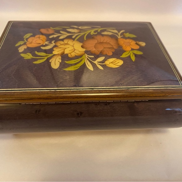 🎶 Italian Inlaid Wood Music/Jewelry Box - Picture 3 of 10